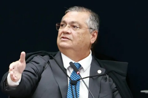 Dino nega pedido de soltura de Deolane Bezerra