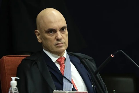 Moraes autoriza Bolsonaro a fazer cirurgia, mas nega prisão domiciliar