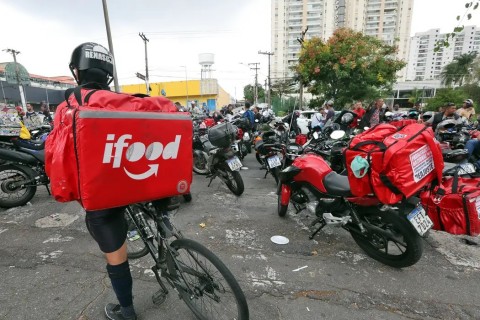 Brasil tem 2 milhões de pessoas que trabalham por meio de aplicativos