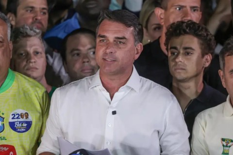 Polícia Federal cancela passaportes de Flávio Bolsonaro
