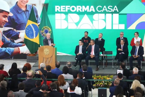 Lula lança programa de reforma de casas e defende ação para invisíveis