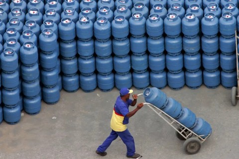 Governo libera R$ 330 milhões para segurar preço do gás de cozinha