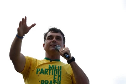 Aliado de Trump diz que Flávio Bolsonaro chegou aos EUA