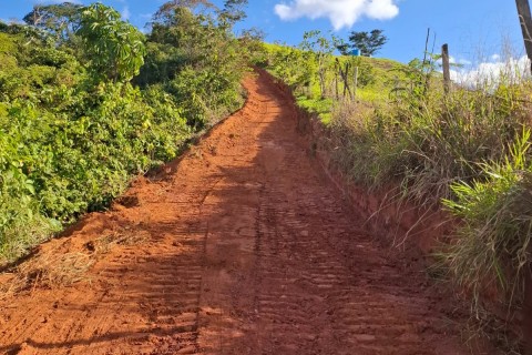 Prefeitura intensifica manutenção de aceiros para prevenir queimadas e proteger áreas de preservação ambiental